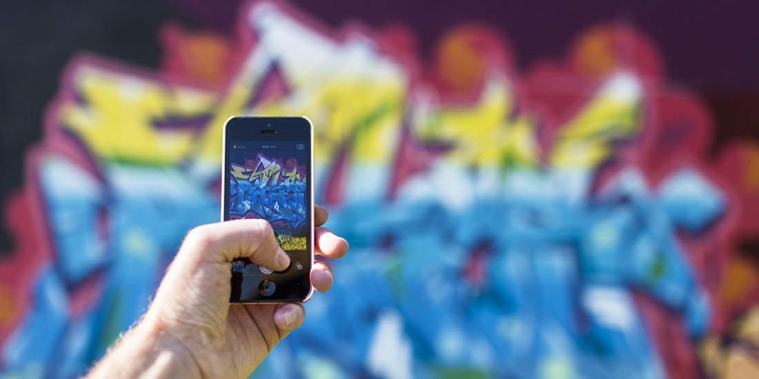 taking-scenic-photo-on-iphone