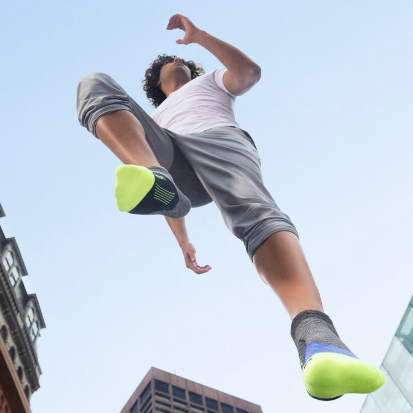 Feetures-Momentum_Under-Glass_Male_Glowing-Gray_31213_A1_rcohyx